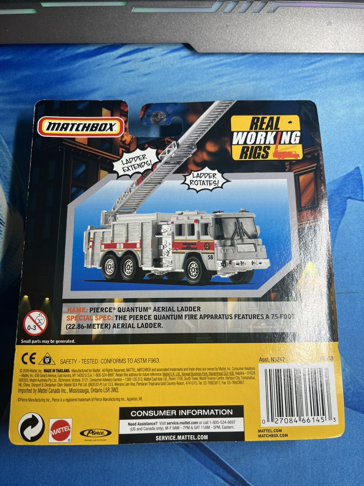Matchbox Real Working Rigs (2009) Pierce Quantum Aerial Ladder Red & White NEW
