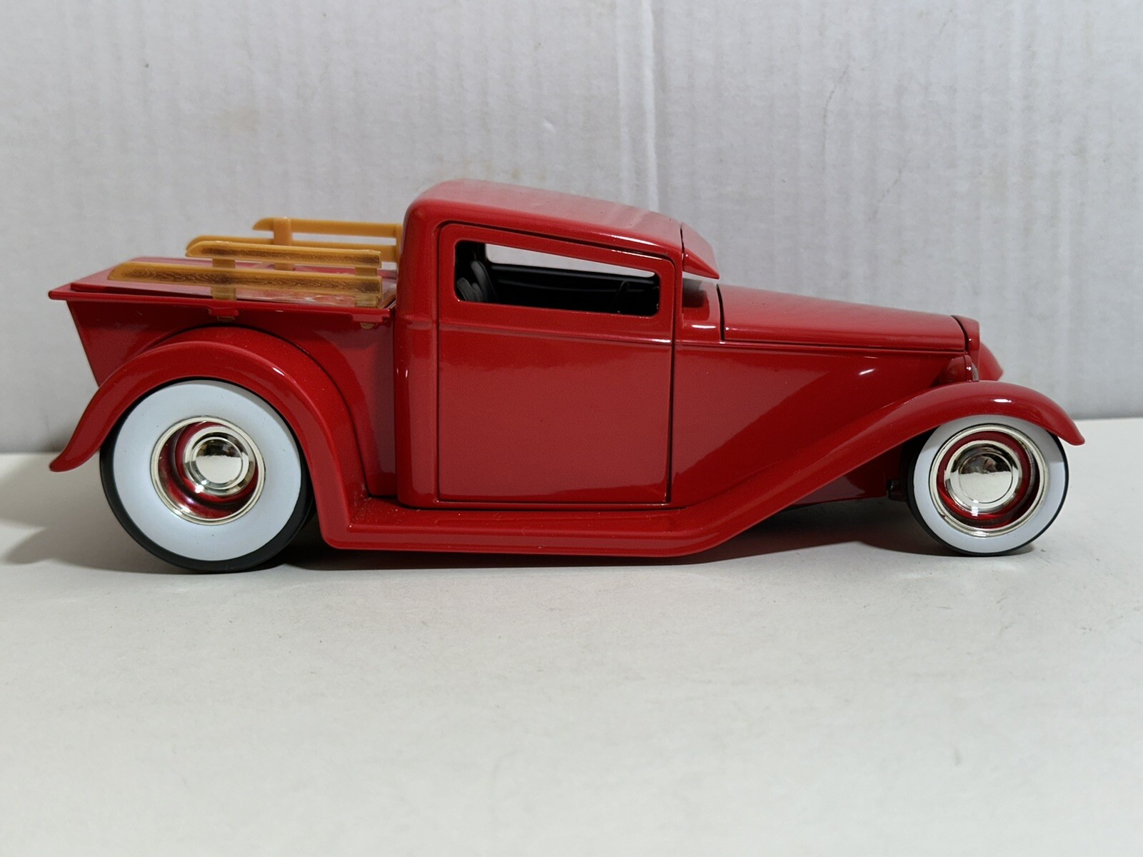 JADA D-RODS 1932 FORD RED 1:24 DIECAST MODEL CAR NEW NO BOX