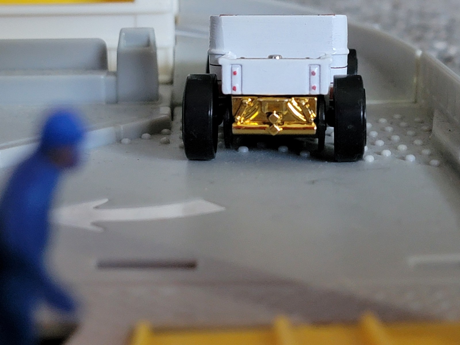 Hot Wheels CUSTOM white fram Bone Shaker (1983 silverado Version)