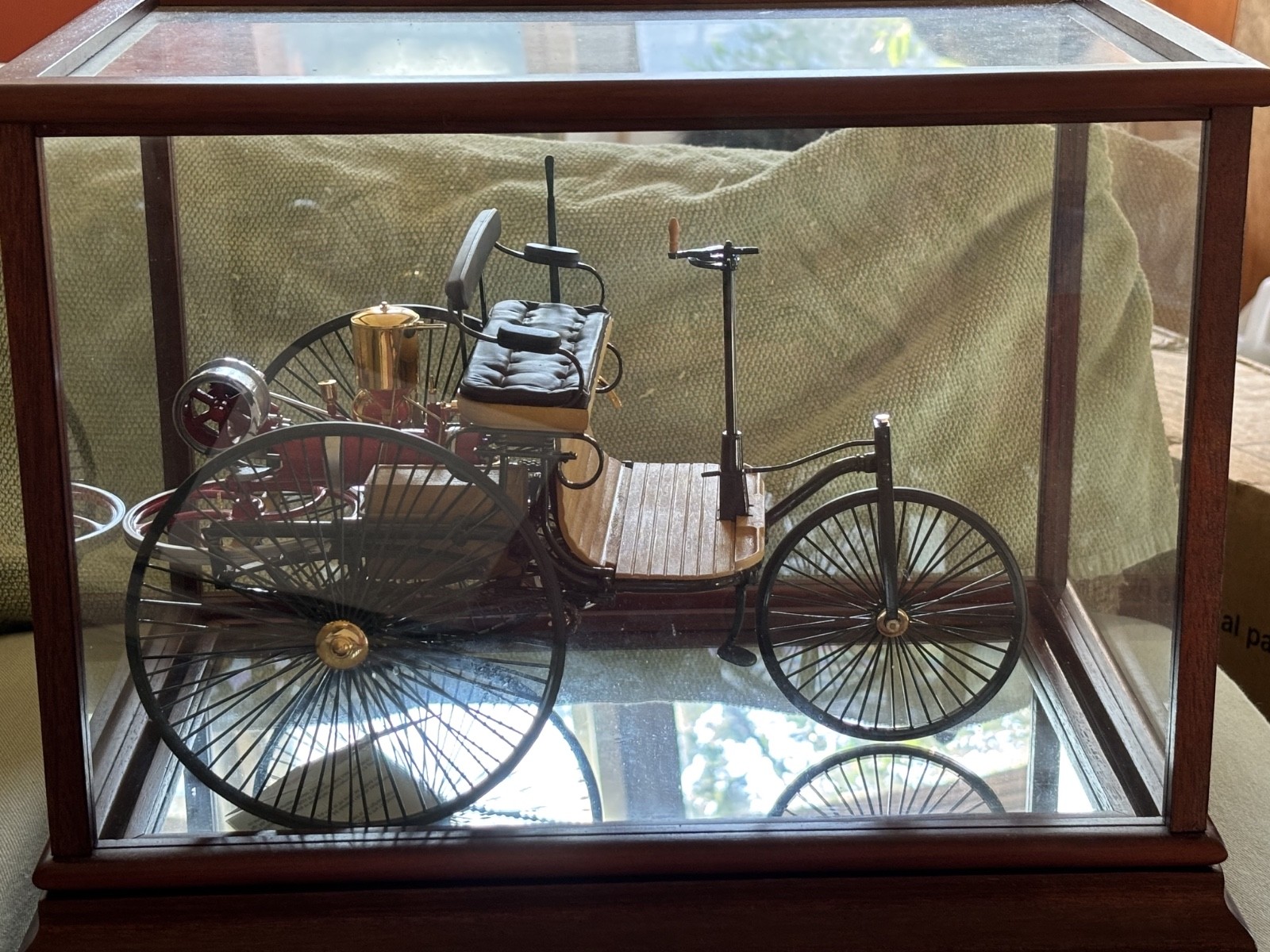 Franklin Mint 1886 Benz Motorwagen 1:8 Diecast w/ Glass Display Case – Excellent