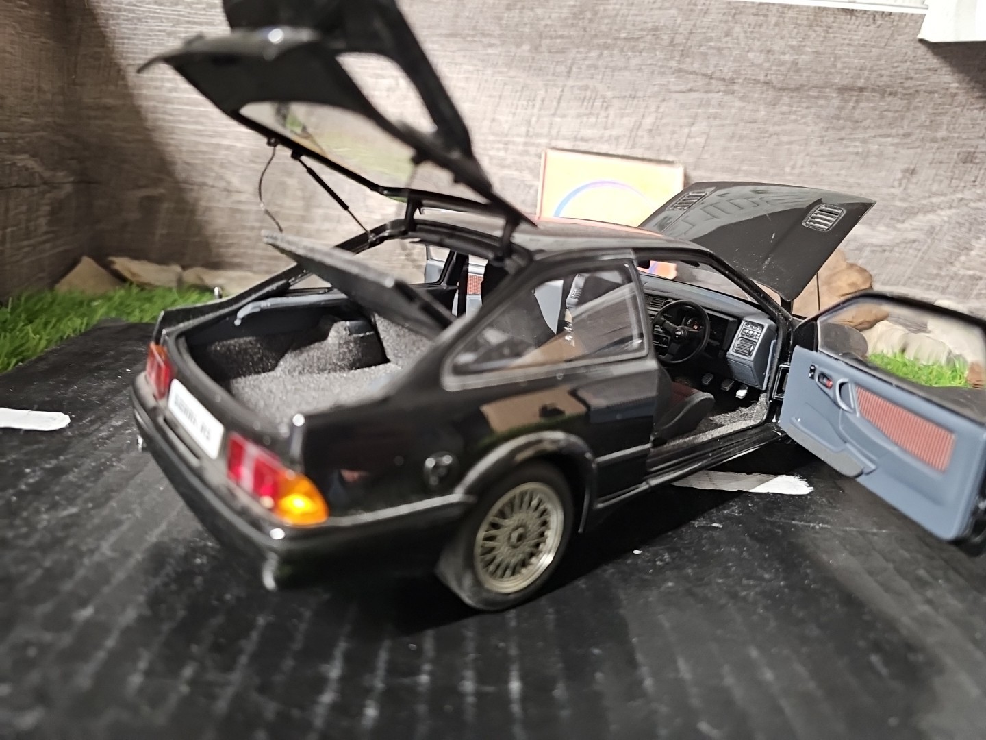 Vntg 2004 AUTOart Millennium 1986-87 Ford Sierra RS 1:18 Scale Diecast Car