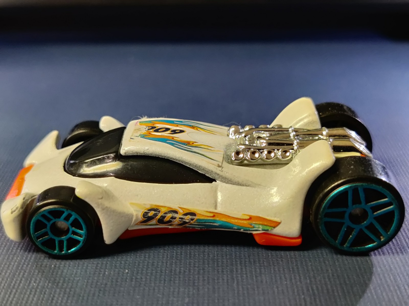 Hot Wheels 2009 White Exclusive McDonald’s Diecast Racing Car 909 ~ Loose
