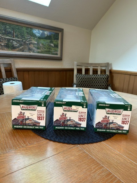 Greenlight Collectibles. Krispy Kreme 1939 Chevrolet Panel Truck 1:24 Scale. NEW