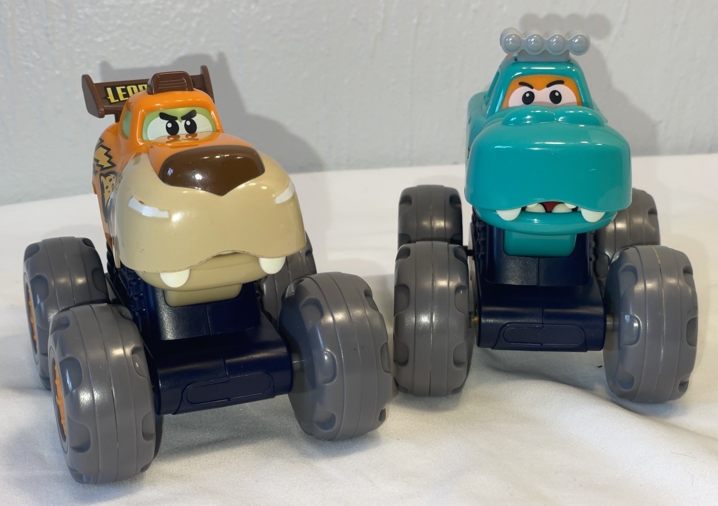 2 Animal Monster Trucks Pull Back Cars Push Button Crocodile Leopard