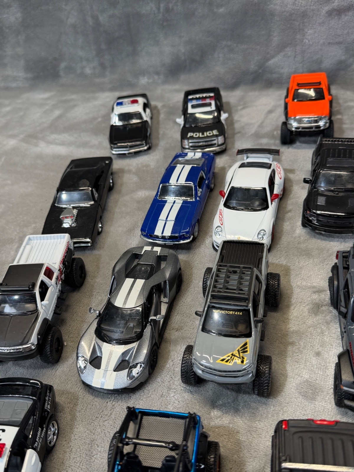 Lot of (32) Diecast KINSMART & Other Pull Back Car ~ GREAT STARTER COLLECTION~