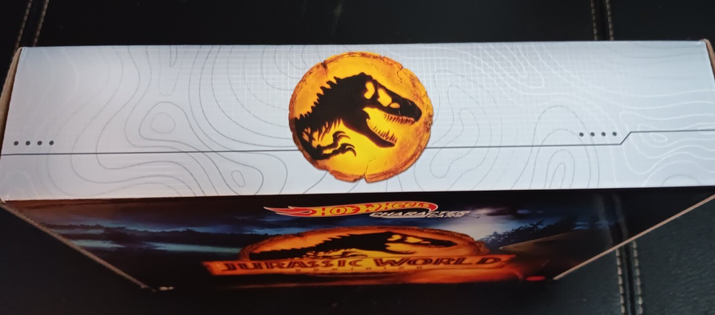2022 NEW Hot Wheels- Jurassic World Dominion-Character Car 5 Pack Box Set