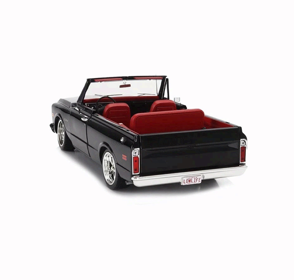 1972 CHEVROLET BLAZER 2WD CUSTOM BLACK & WHITE 1:18 SCALE
