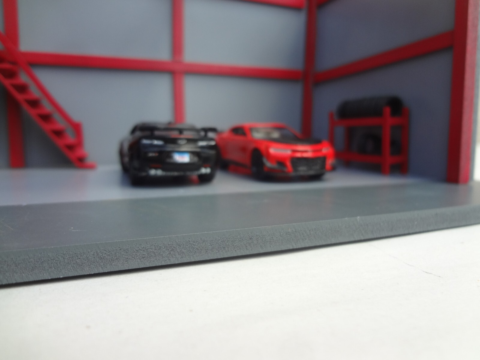 1:64 scale Mechanic Garage Diorama Gray & Red cars are not included