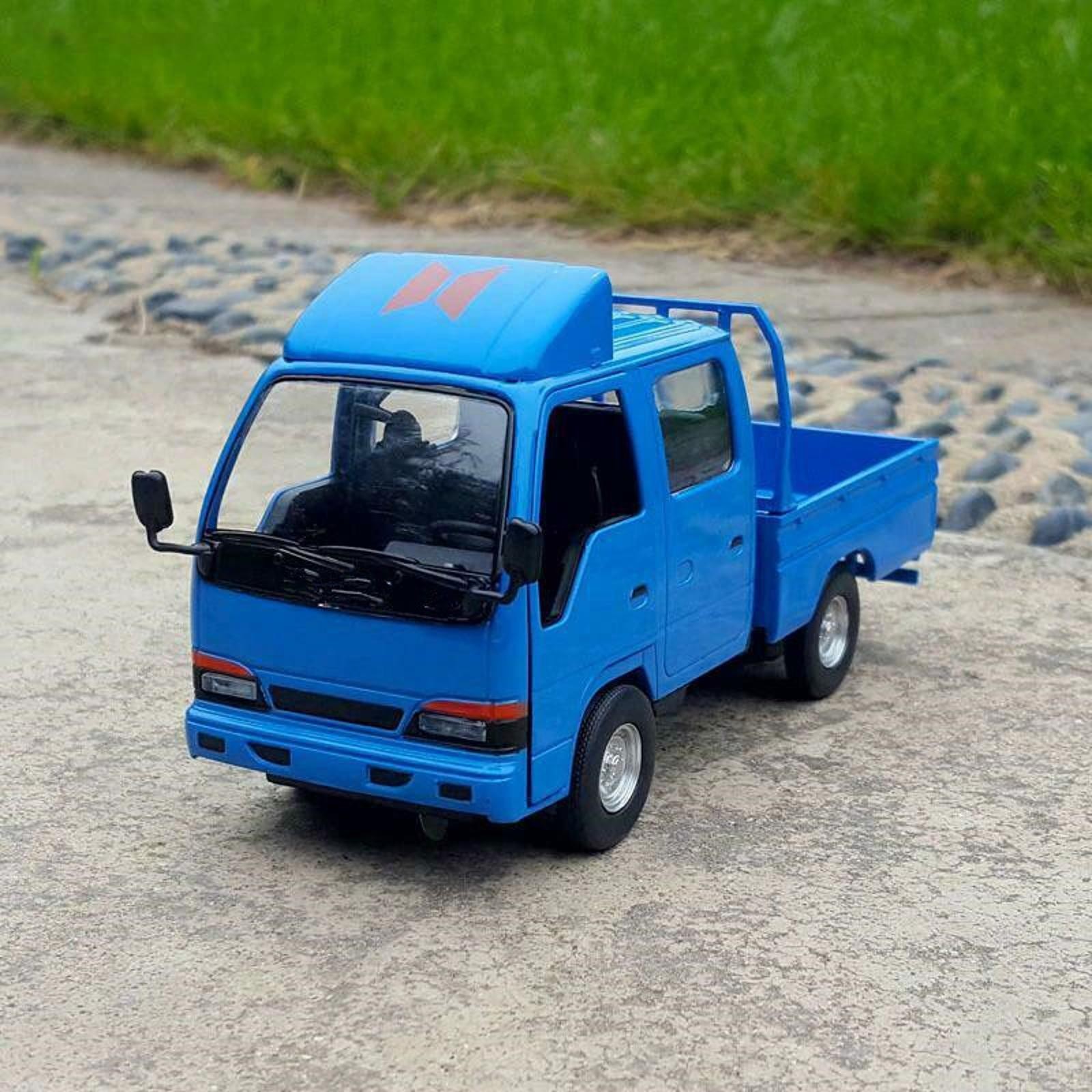 1/32 Blue Model Toy Car With Pull Back&Sound Light For ISUZU NHR Pickup Truck