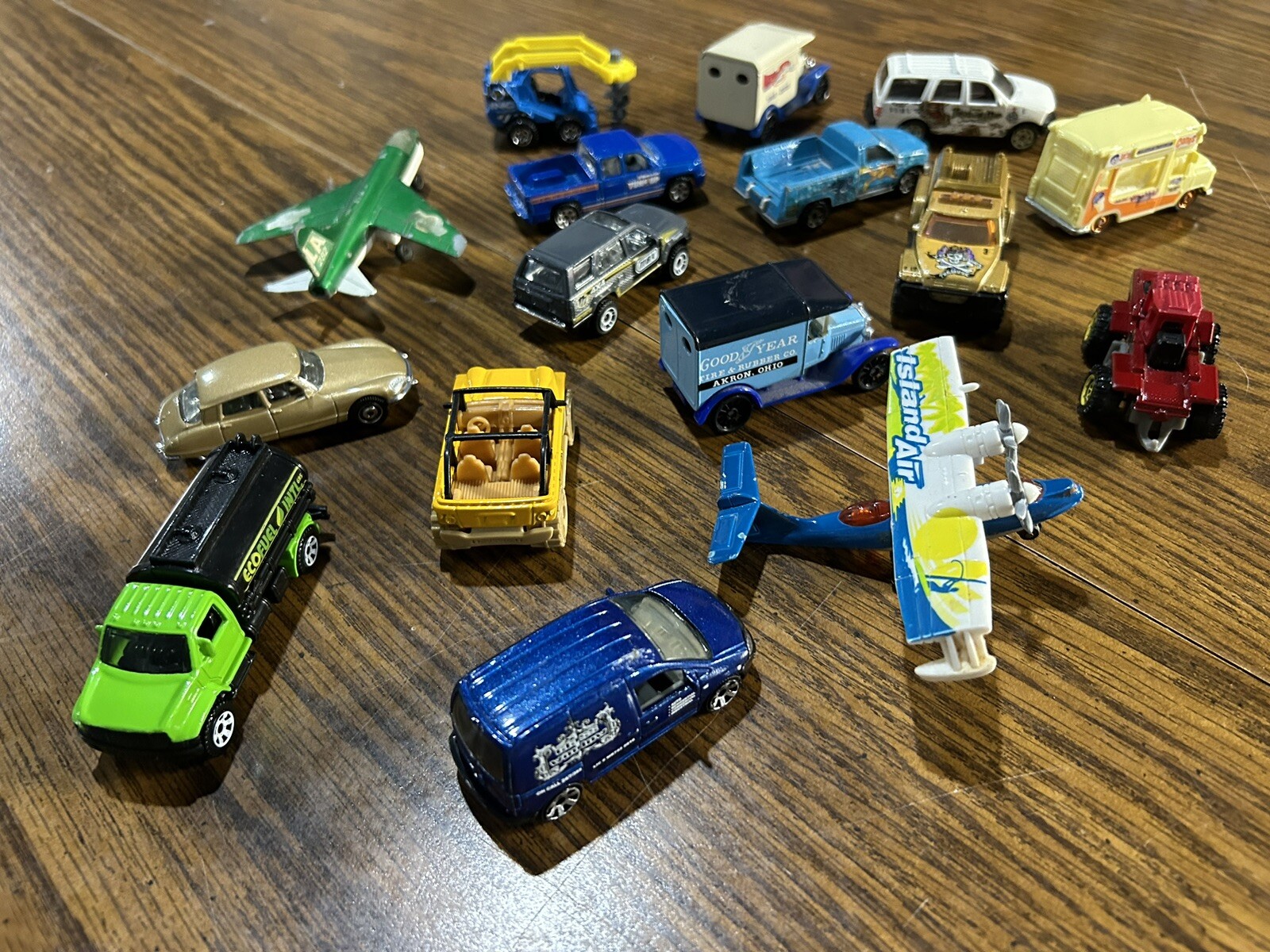 Matchbox ONLY Loose Random Lot Of 16 Cars Trucks Planes Tractor Various Years