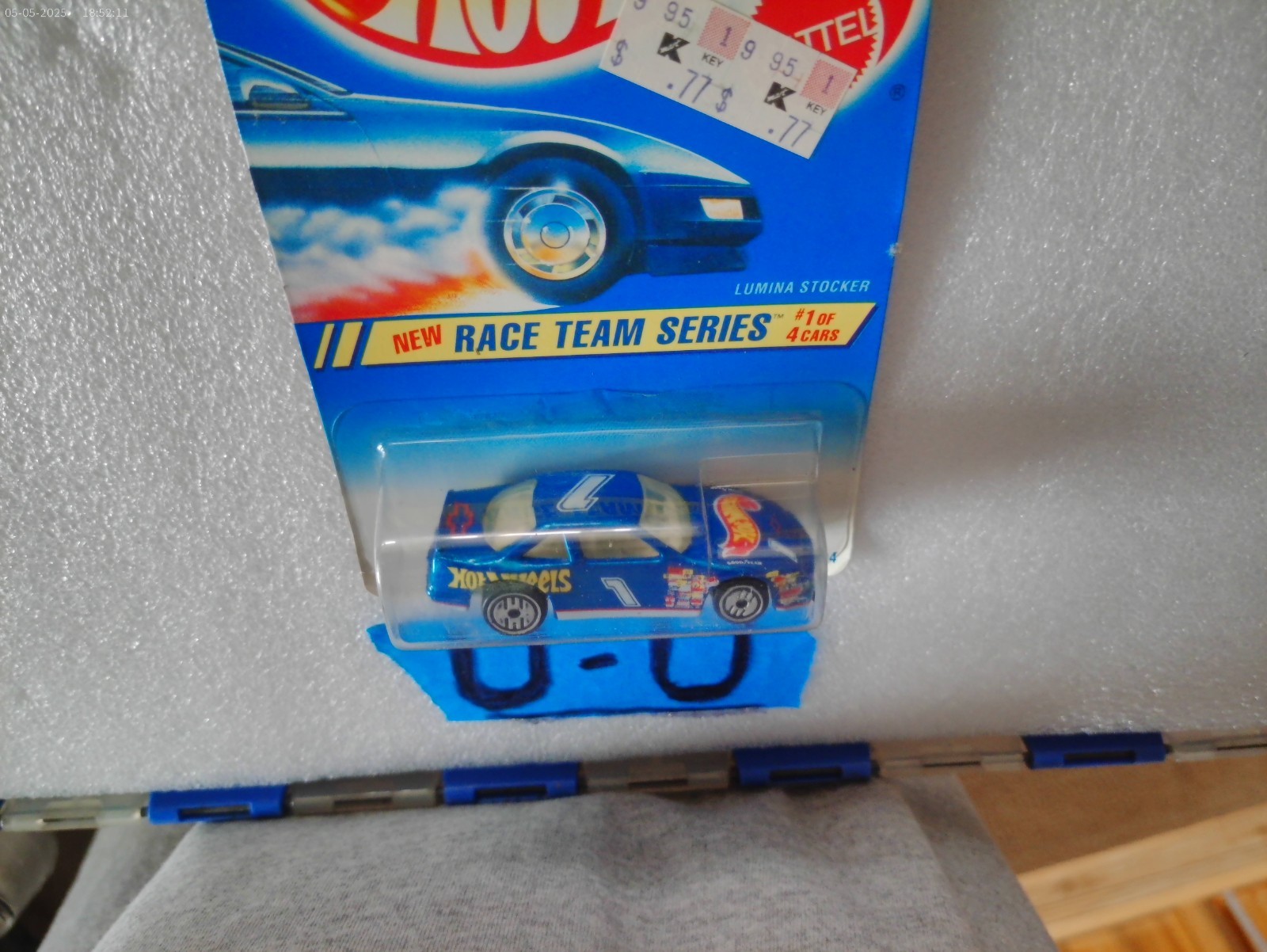 HOT WHEELS LUMINA STOCKER RACE TEAM SERIES CAR 1/4 BLUE # 1 HW 1:64 U-U