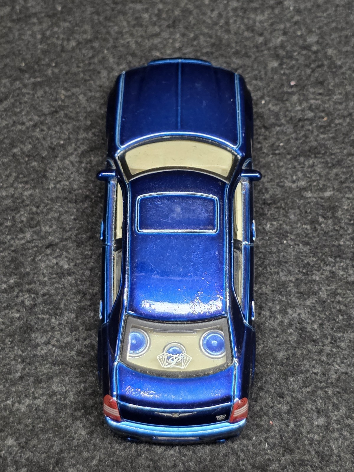 1:64 Maisto Playerz 2005 Chrysler 300C Hemi
