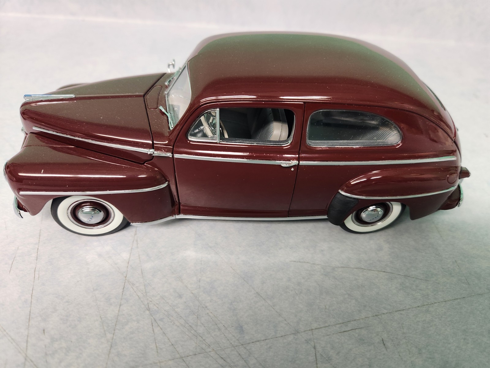 DANBURY MINT 1/24 1947 FORD SUPER DELUXE TUDOR SEDAN CAR BOX PAPERS