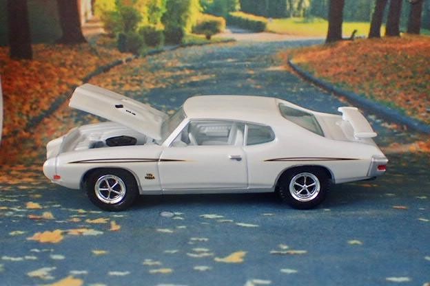 2nd Gen 1968-1973 Pontiac GTO Judge V8 Ram Air IV 400ci V8 Coupe 1/64 Scale LE W