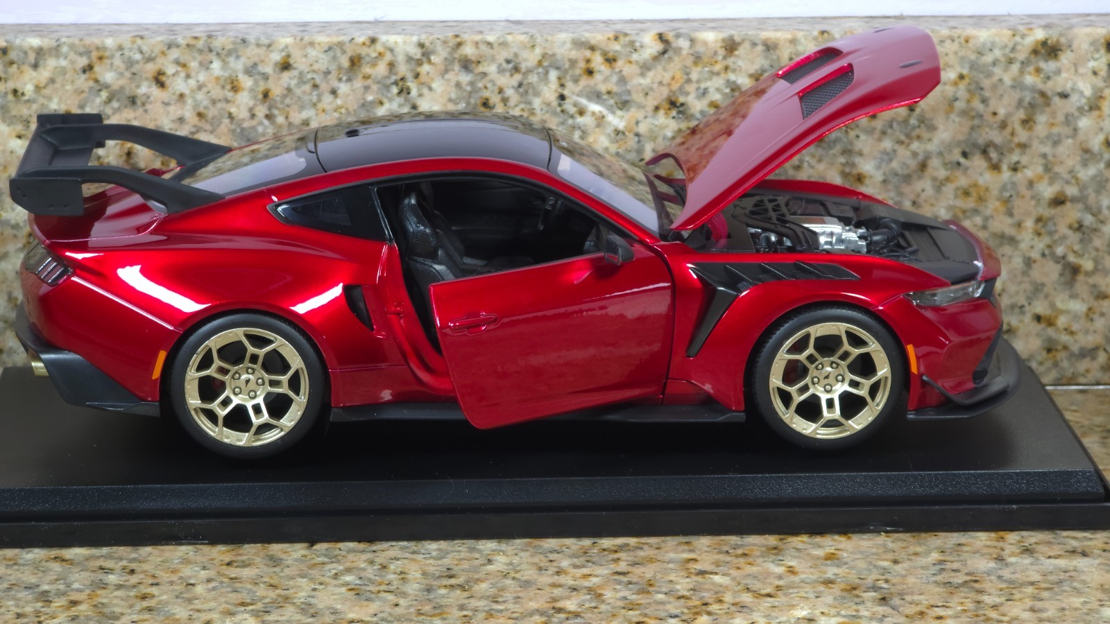 2025 Ford Mustang GTD 1:18 Maisto Exclusive Style Special Edition – RED