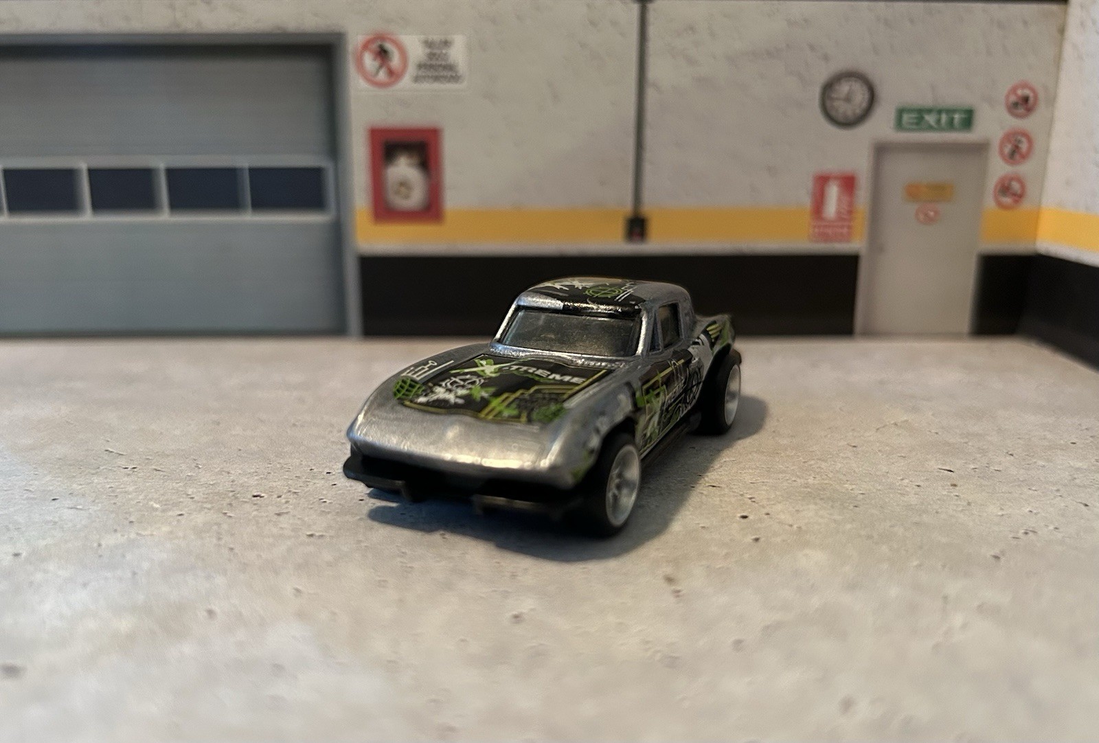 1979 Hot Wheels Corvette Sting Ray Xtreme Silver W/ Real Riders Tires On Spokes