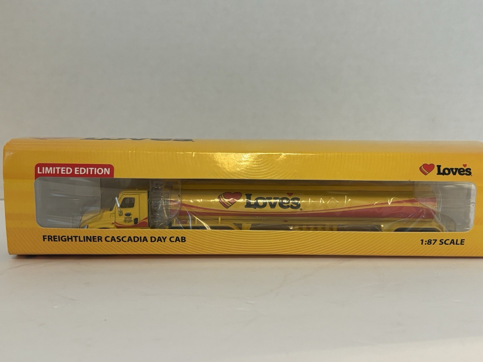 Loves Freightliner Cascadia Day Cab 1:87 Scale Limited Edition
