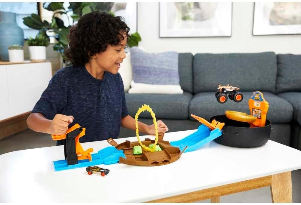 Hot Wheels Monster Trucks Stunt Tire Playset, Includes 3 Hot Wheels Monster T…