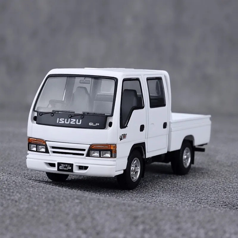 Model1 1:64 White JDM Isuzu ELF Double Cabin Truck Model Metal Diecast Car