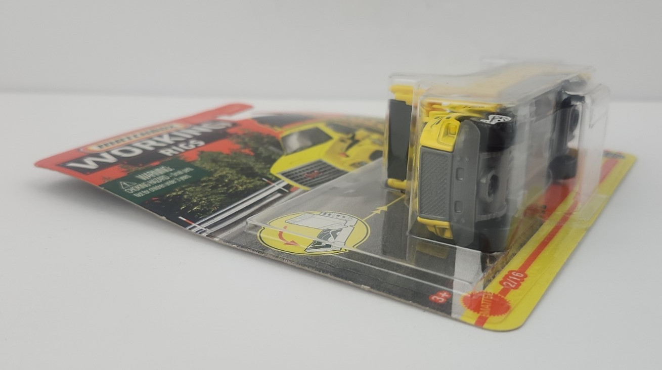 2 Matchbox Matchbox GMC 3500 Attenuator Truck Orange Yellow Working Rigs
