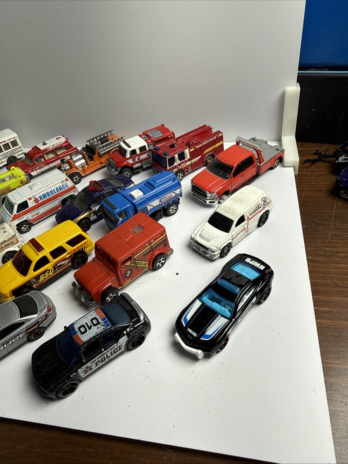 Hot Wheels Matchbox Emergency Vehicle Lot Police Fire Truck Ambulance Rescue 21p