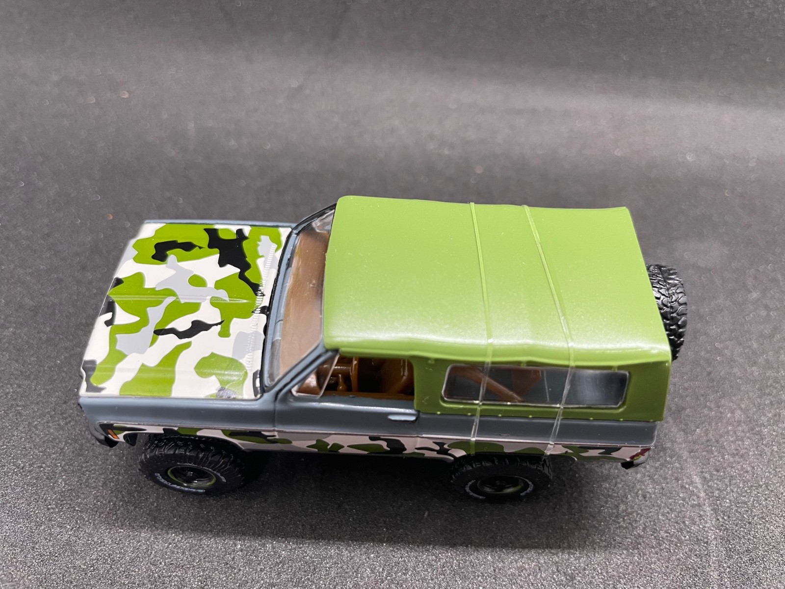 M2 MACHINES 1973 GMC JIMMY SIERRA 4X4 – Removable Top – LOOSE – 1/64