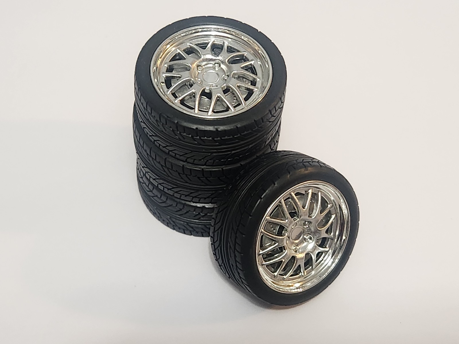 1/18 ACME Street Fighter 18″ Wheel & Tire Set-A1805222W