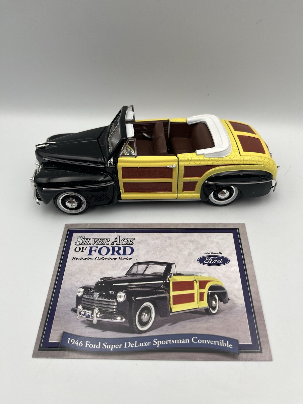 1946 Ford Super DeLuxe Sportsman Convertible DieCast Silver Age of Ford 1:32