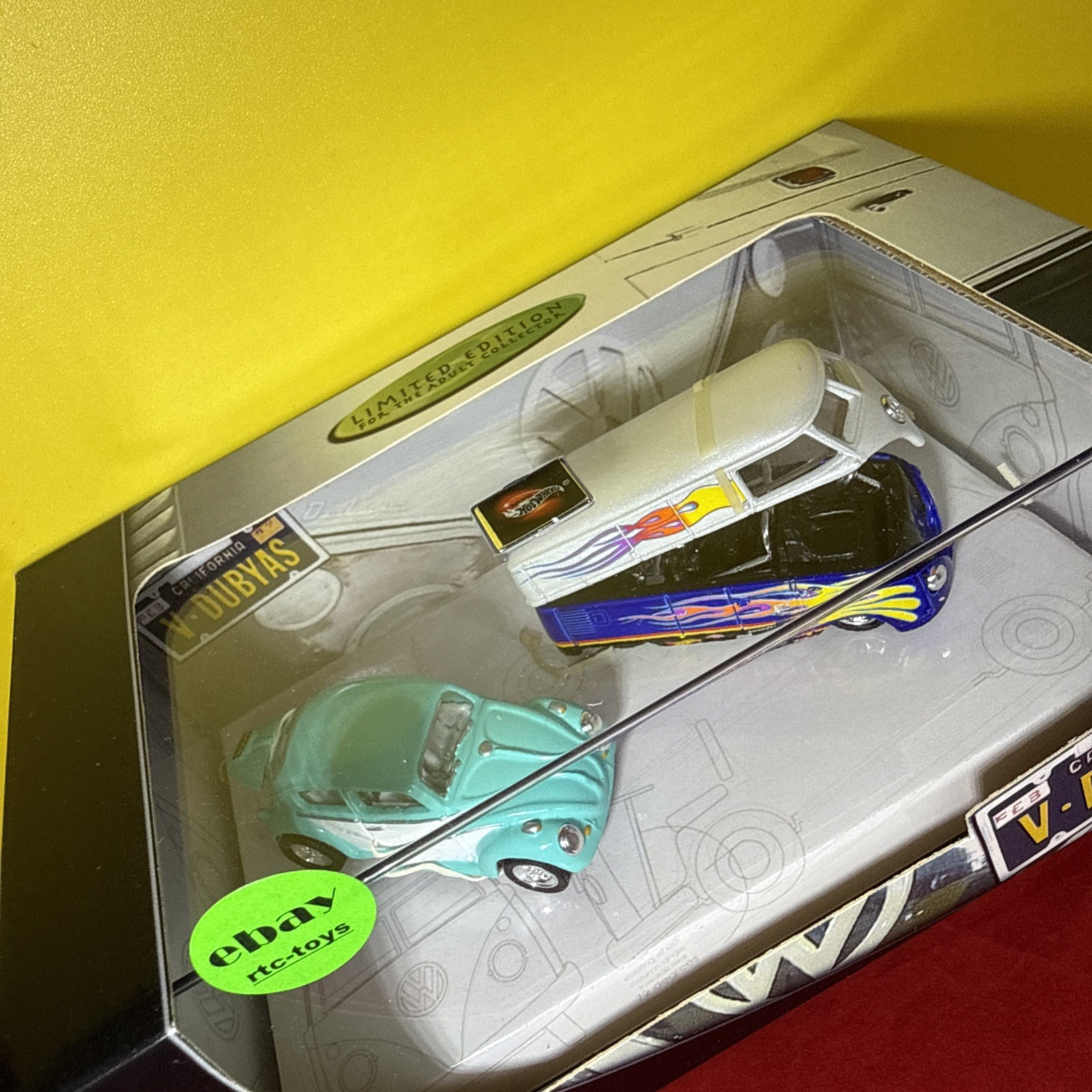 Hot Wheels 100% Volkswagen V Dubyas VW Bug Microbus 2 Car Set 2002 Vintage 1/64