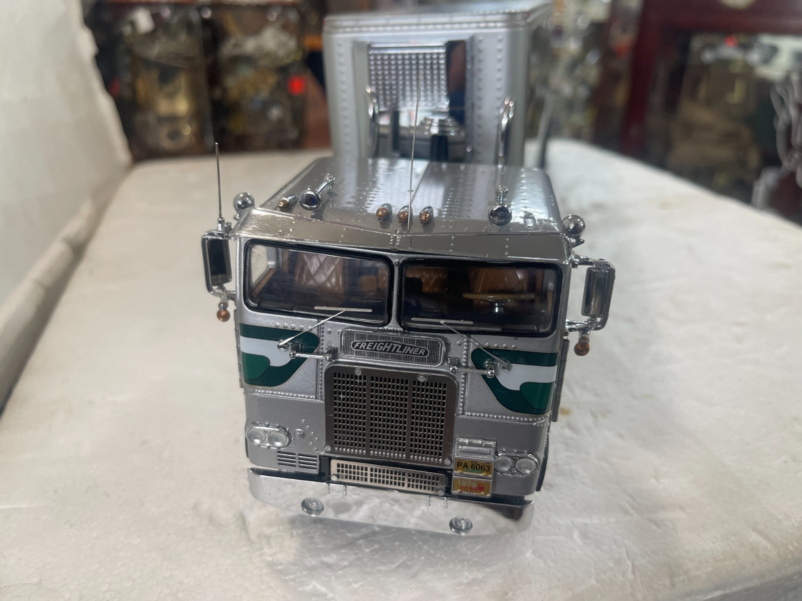 EXTREMELY RARE FRANKLIN MINT 1979 FREIGHTLINER C.O.E. AND REFRIDGERATED TRAILER