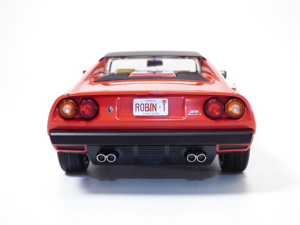 FERRARI 308 GTS rouge 1/18 film Magnum 1982