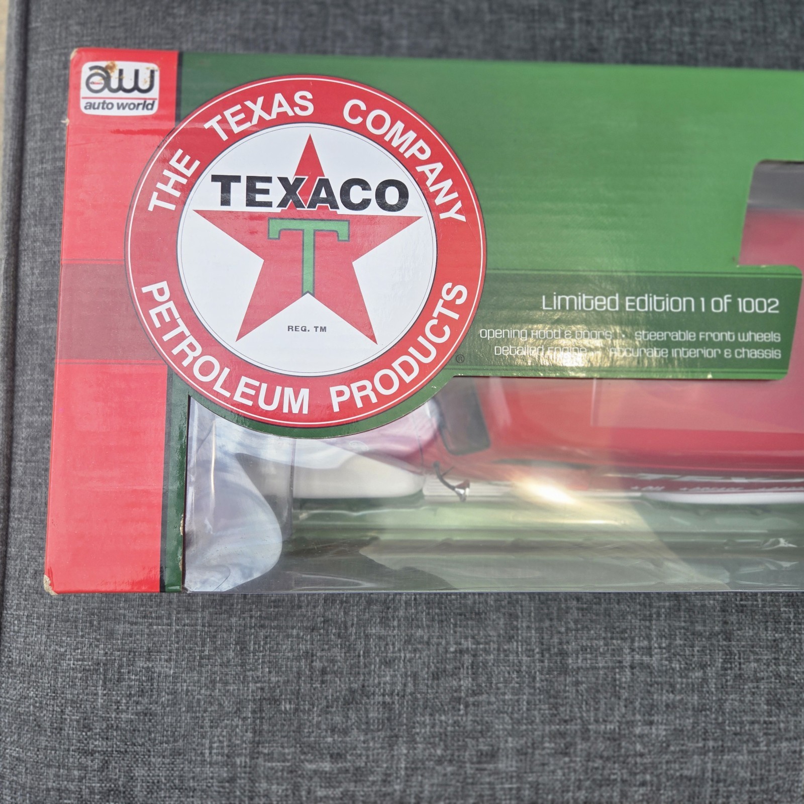 Auto World 1948 Chevrolet Panel Delivery Texaco Red 1:18 Diecast AW248 1/1002
