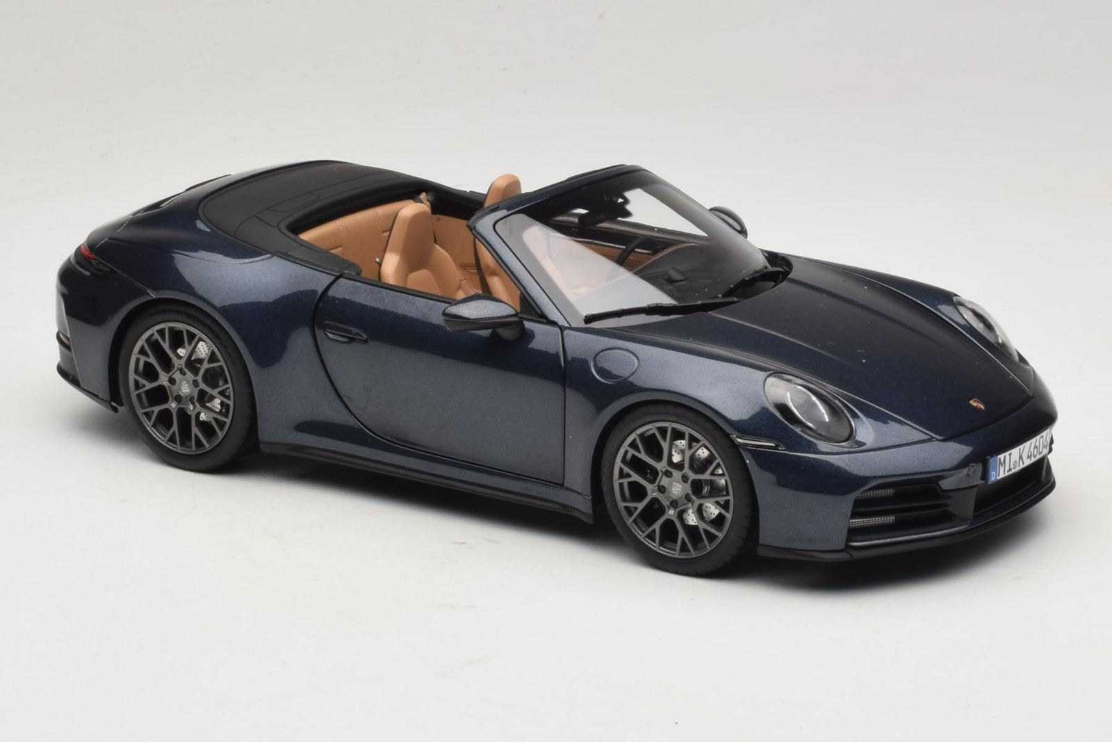 187180 Porsche 911 992.2 Carrera Cabriolet Yachting Blue Norev 1/18