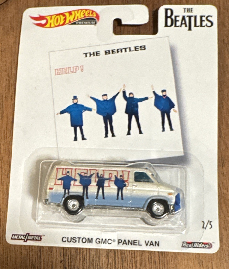 Hot Wheels 5-Car Beatles Set. Help! Revolver Abbey Road Yellow Submarine- NIB