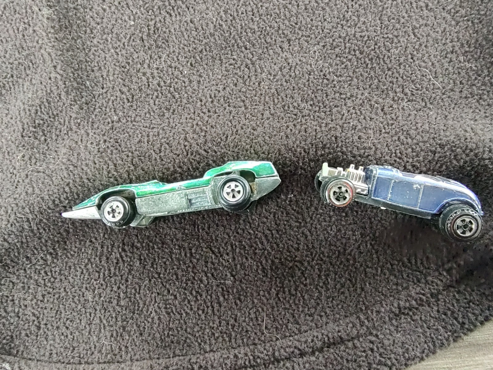 JOHNNY LIGHTNING CUSTOM SPOILER TOPPER & PURPLE CUSTOM 32′ FORD ROADSTER REDLINE