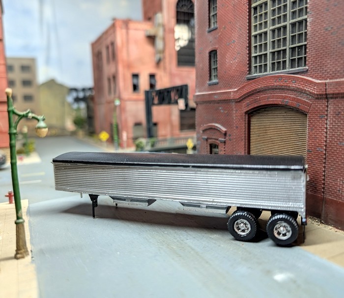 1/87 HO Scale Custom Built 42′ Covered Grain Trailer. 3D Printed Models