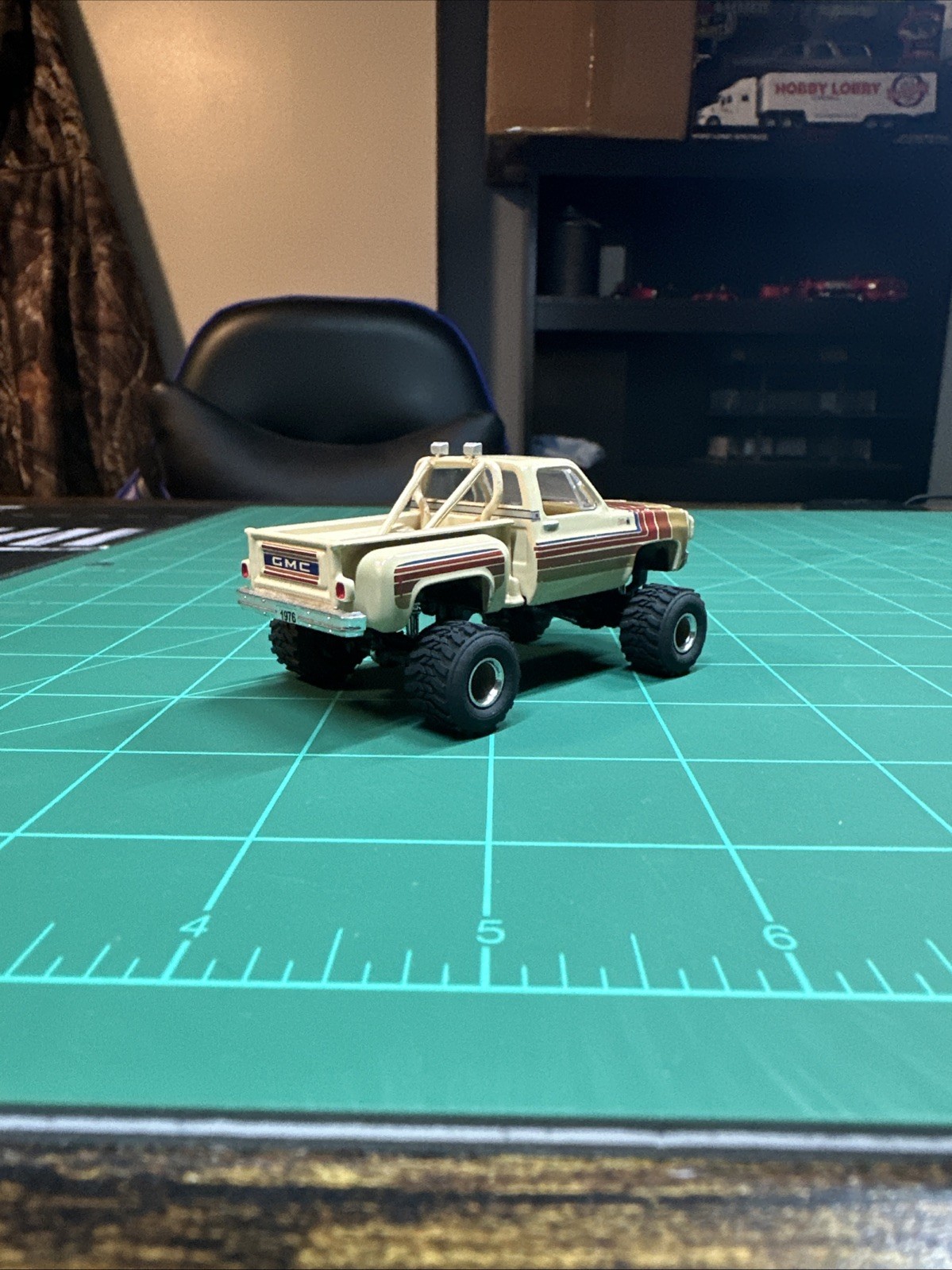 CUSTOM LIFTED M2 MACHINES 1976 GMC SIERRA CLASSIC SQUAREBODY DESERT FOX