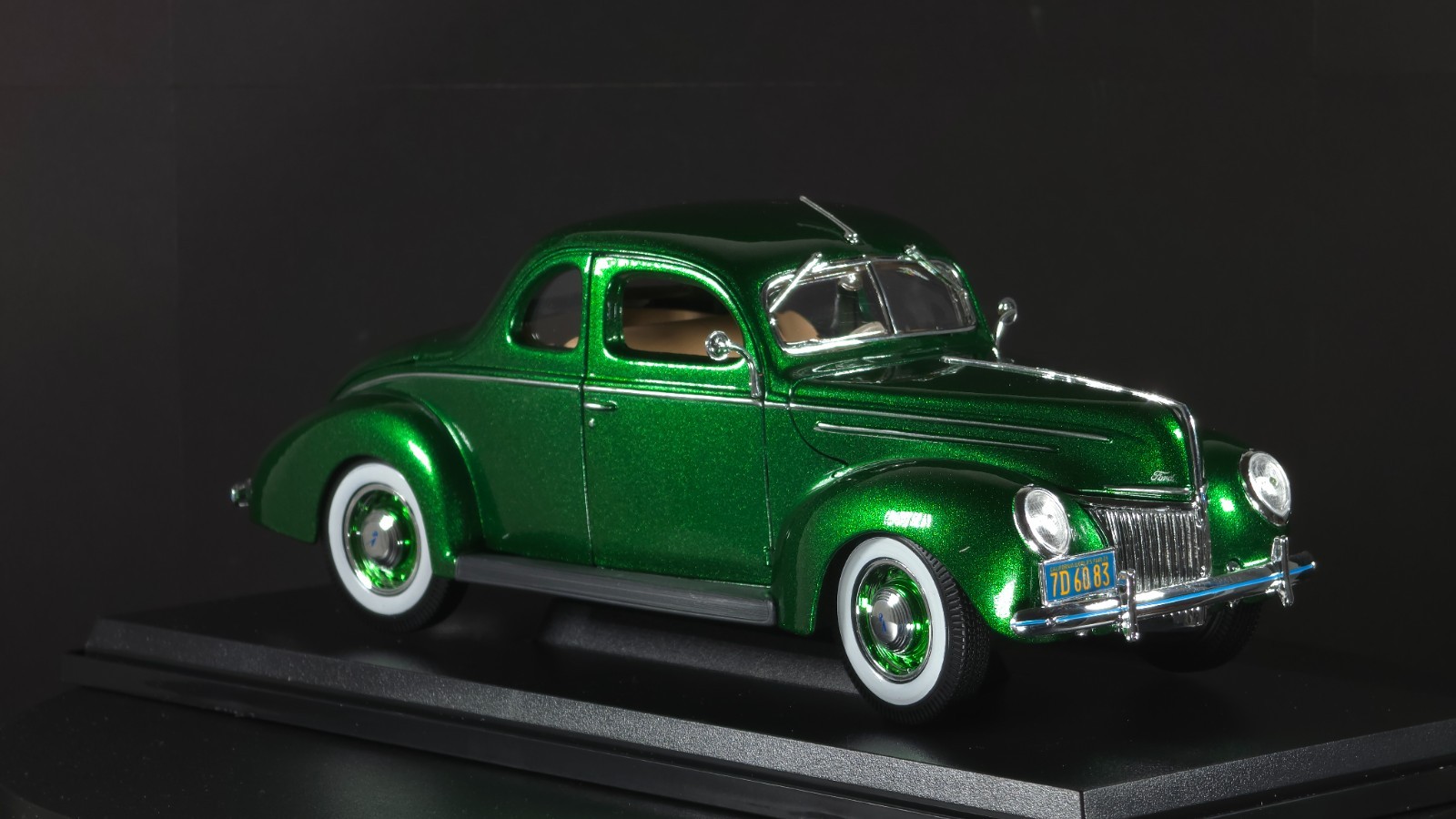 1939 Ford Deluxe Coupe 1:18 Maisto Exclusive Style Special Edition – Green