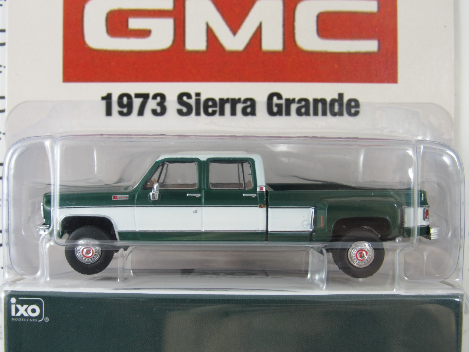 2026 IXO America 1:64 Glenwood Green 1973 GMC GRANDE SIERRA 3500 CREW CAB Pickup