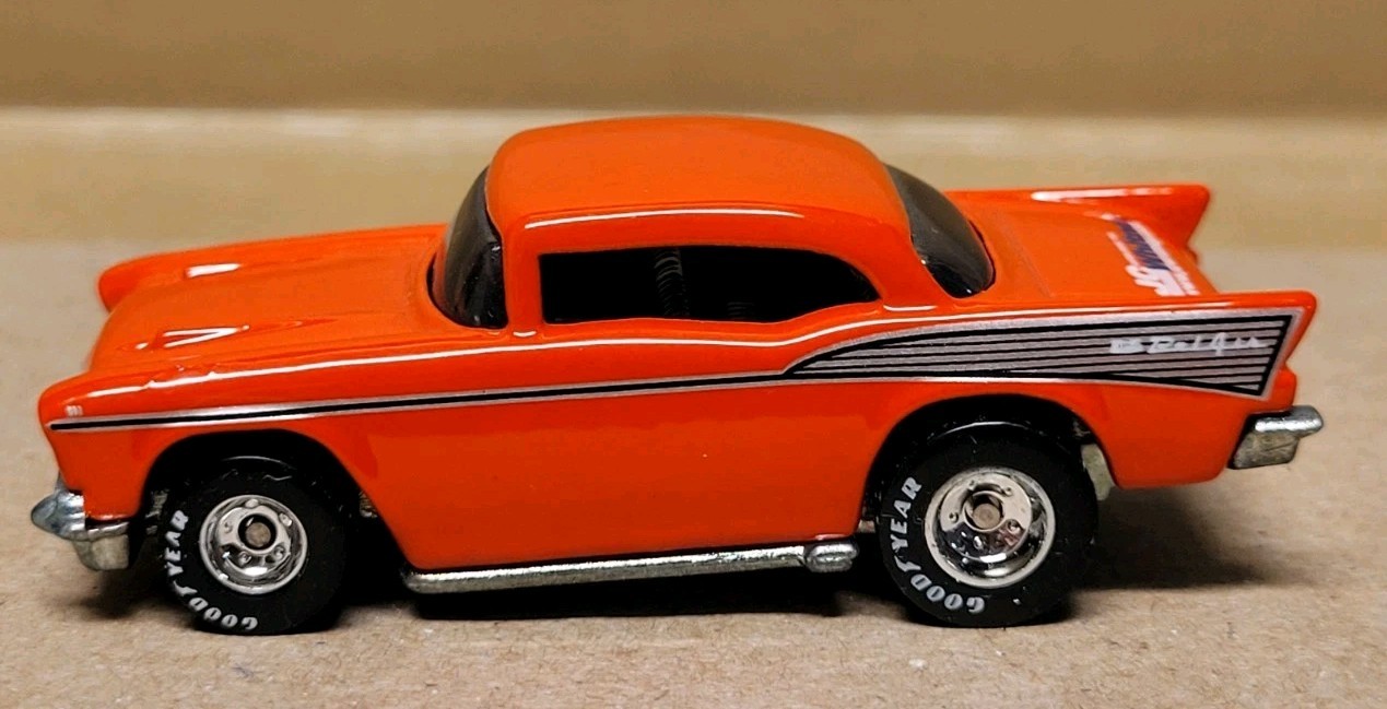 HOT WHEELS 2000 57 CHEVY BELAIR LIMITED EDITION/JC WHITNEY (RED)