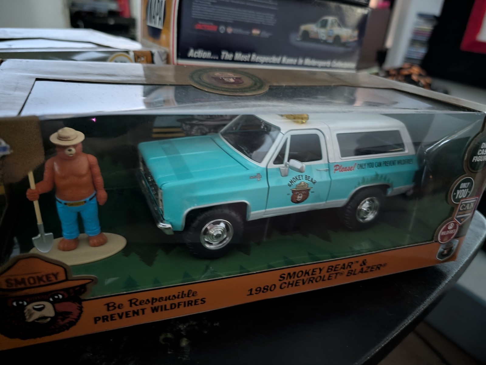 Jada Toys 1980 Chevrolet Blazer Diecast Vehicle w/ Figure Smokey Bear Theme