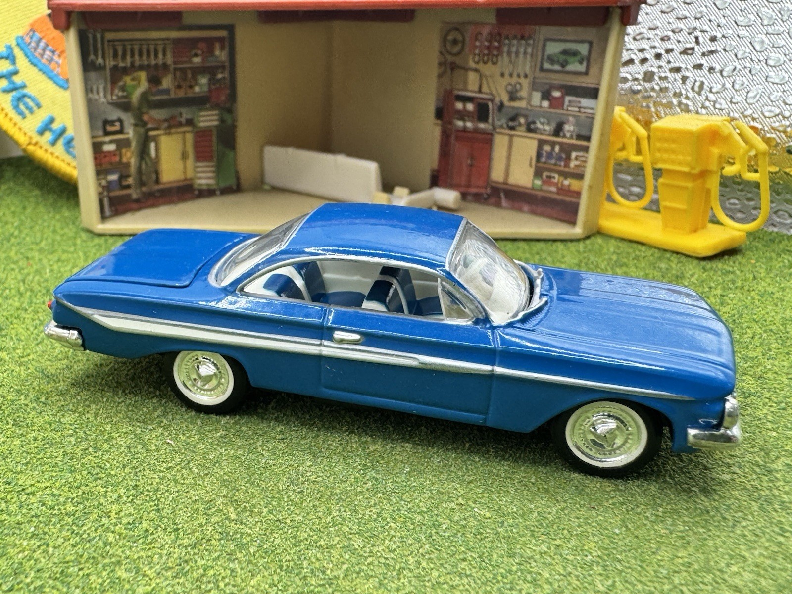 Revell 1961 Chevy Impala Diecast Car NM 1/64th Scale Issue #69 GM 2001