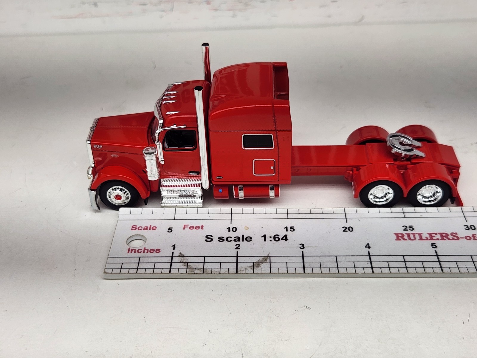 1/64 New DCP Red 589 Peterbilt 70″ Midroof Sleeper Blackjack