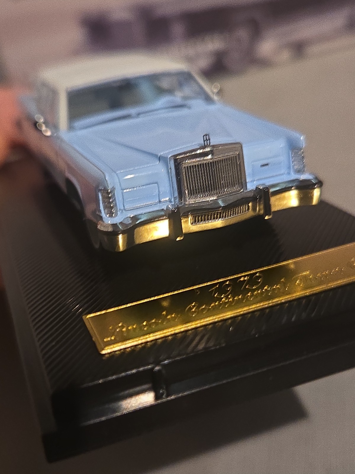 Turning Crush SunStar 1:64 1979 Lincoln Continental Town Car Diecast Light Blue