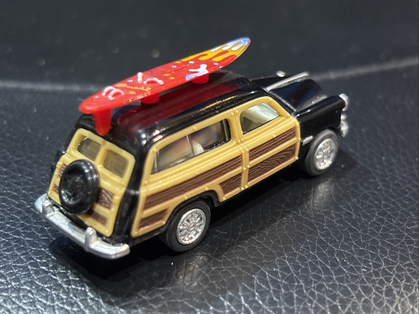 2x Kinsmart 1949 Ford Woody Wagon Black And Tan Pull Back 1:82 Scale