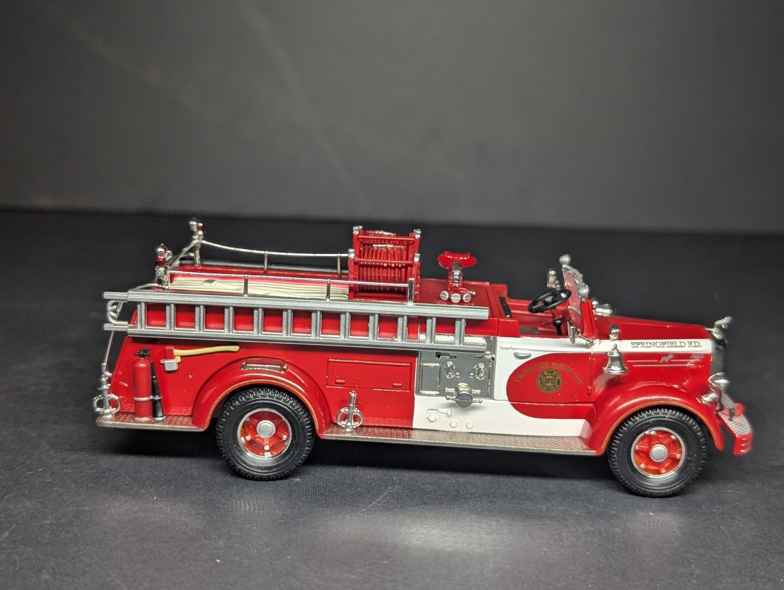 2005 CORGI American Fire Engine Classics 1949 Mack L Open Cab Springfield F.D.