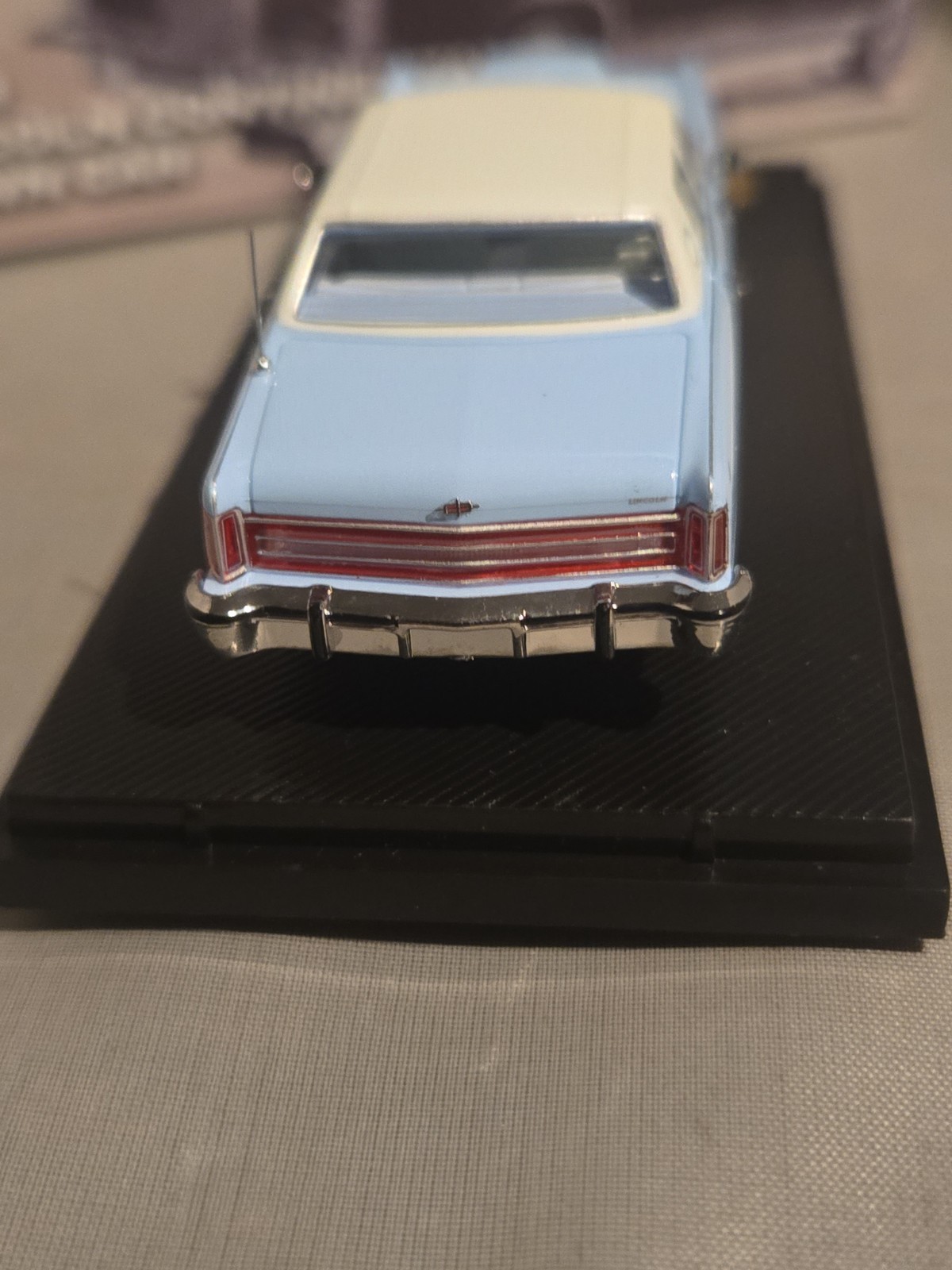 Turning Crush SunStar 1:64 1979 Lincoln Continental Town Car Diecast Light Blue