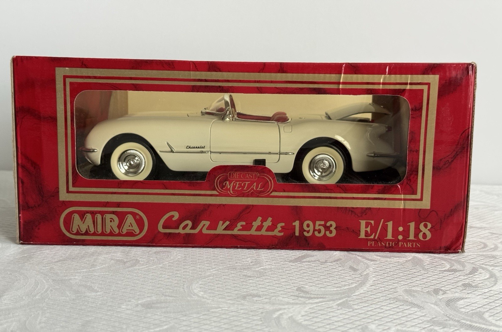 MIRA GOLDEN LINE 1953 CHEVROLET CORVETTE Convertible 1:18 Die-Cast Model Car-NIB
