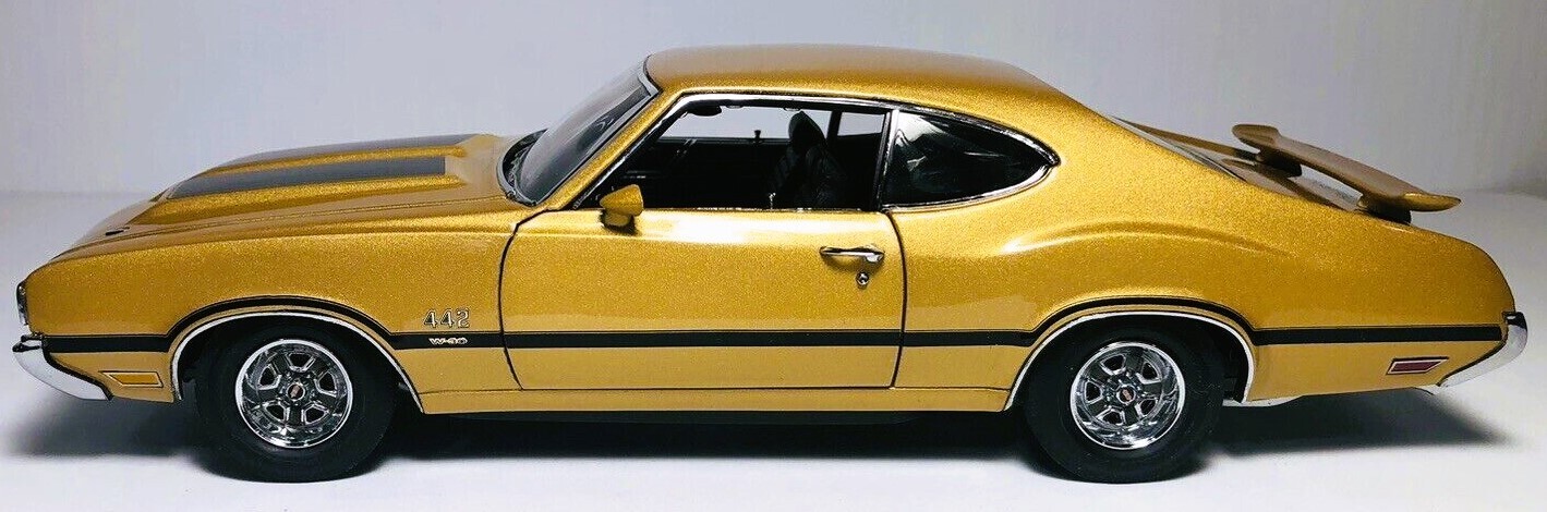 Oldsmobile 442 OLDS Race Car Custom Built1 24Model18Hot Rod12Carousel GOLD1966