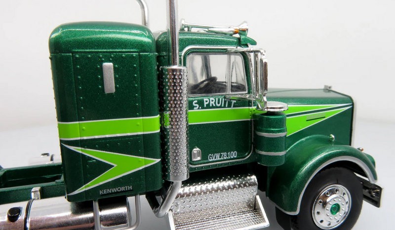 1976 Kenworth W900A Tractor & Trailer: Movin’ On 1:43 Diecast/ABS Plastic Model